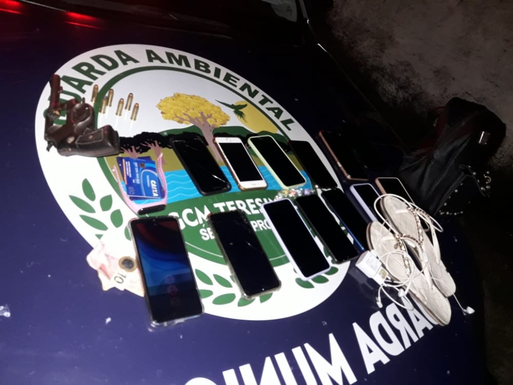 Homem é preso com 12 celulares minutos depois de assaltar ônibus em Teresina 