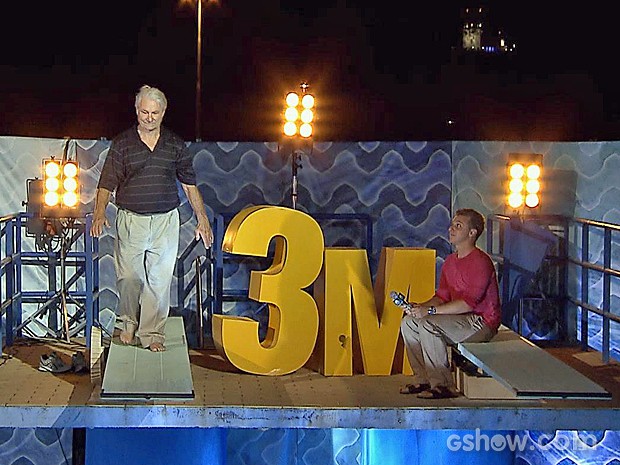 Ex-atleta de saltos ornamentais de 76 anos pula da plataforma de 3 metros (Foto: Caldeirão do Huck/TV Globo)