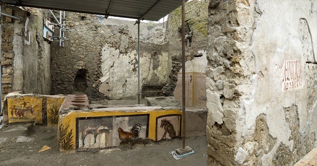 Restaurante descoberto em Pompeia (Foto: Reprodução / Twitter)