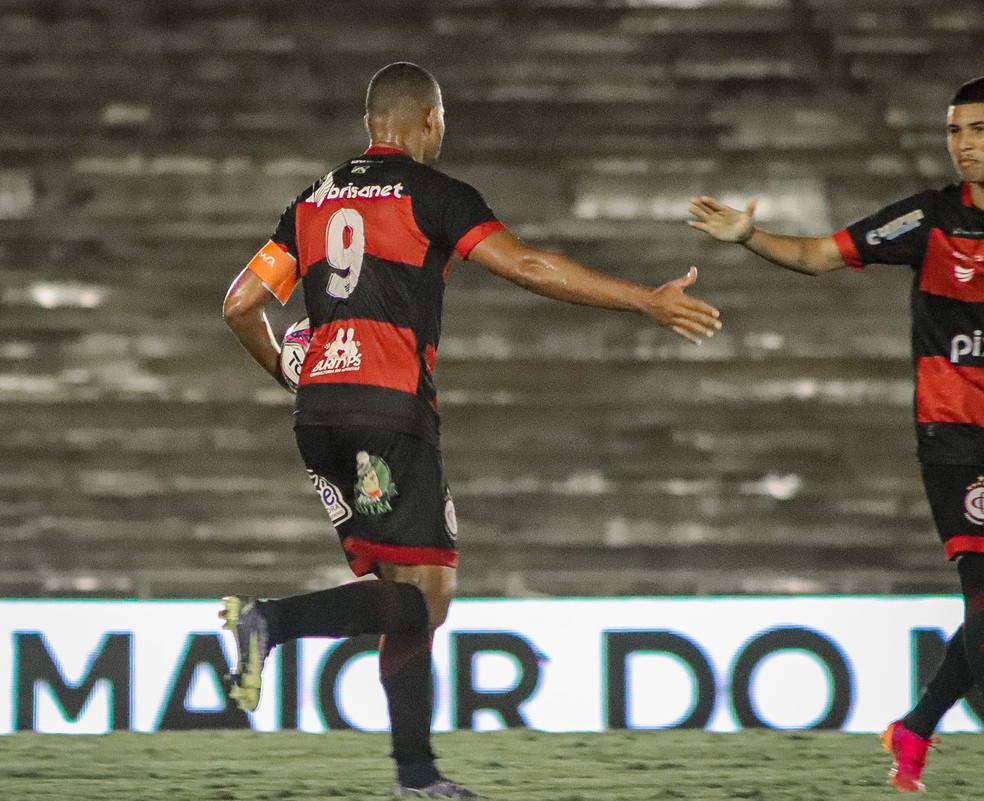 Olávio foi o autor do segundo gol do Campinense  na vitória sobre o Sport-PB — Foto: Samy Oliveira / Campinense