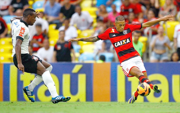 Paulinho jogo Flamengo x Corinthians (Foto: Pedro Kirilos / Agência O Globo)