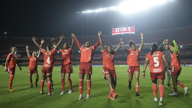 Jogadoras da Inter comemoram a classificação no Morumbi 