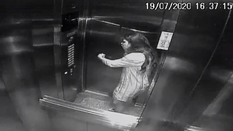 Video Imagens De Camera De Seguranca Mostram Medica Em Elevador Horas Antes De Cair Do 5º Andar Bahia G1