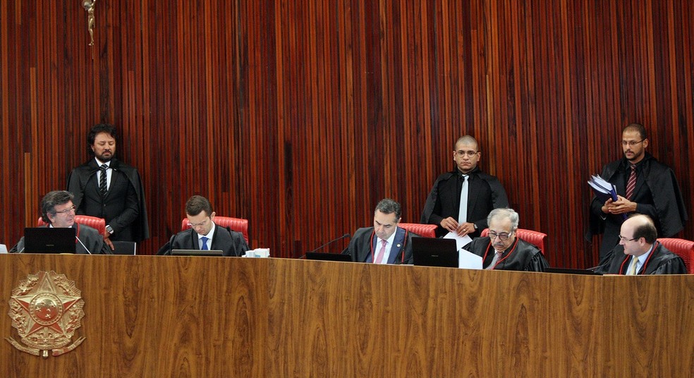 Ministros do TSE reunidos no plenÃ¡rio da Corte durante a sessÃ£o desta terÃ§a-feira (8) (Foto: Nelson Jr./ASCOM/TSE)