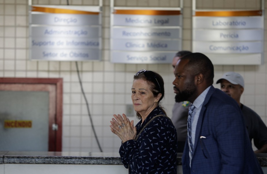 Mãe do ator Jeff Machado chega ao IML de Campo Grande para liberar o corpo do filho