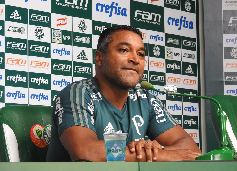 Roger espera repetir Palmeiras titular e não descarta relacionar Moisés