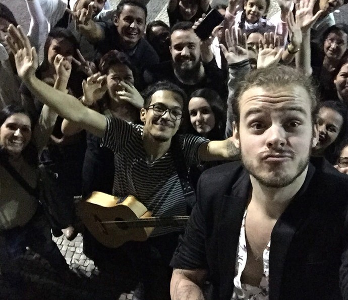 Bellamore encontra com fãs no Rio de Janeiro (Foto: Divulgação)