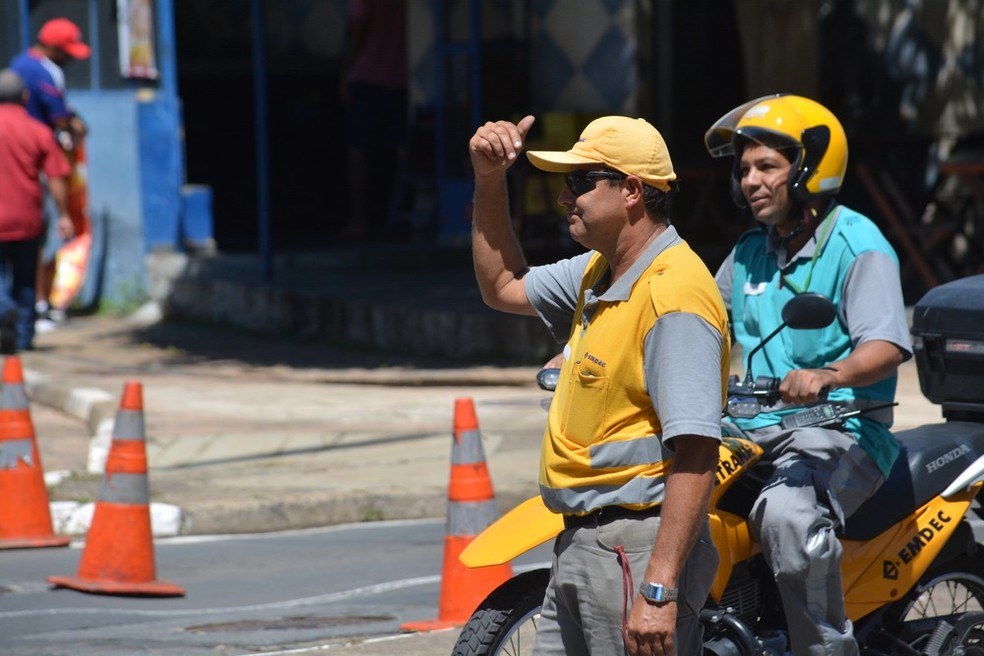Emdec interdita trecho de rua no Centro de Campinas nesta segunda-feira &mdash; Foto: Lucas Jer&ocirc;nimo/G1