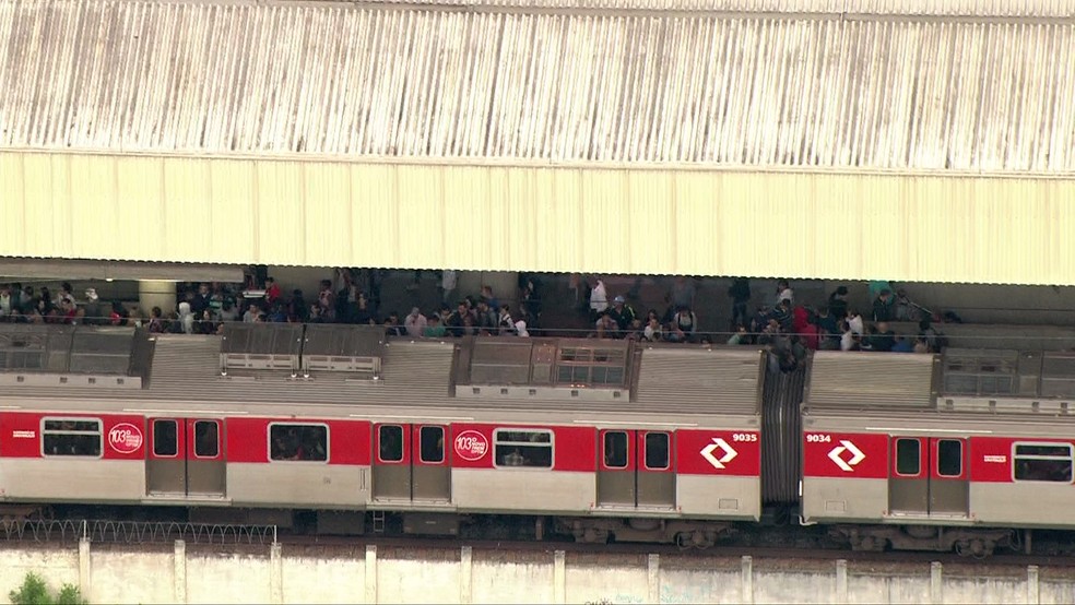 Linhas 11 e 12 da CPTM com falha (Foto: Reprodução/TV Globo)