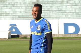 Fernandinho tem nome no BID e está liberado para estreia contra o Coritiba