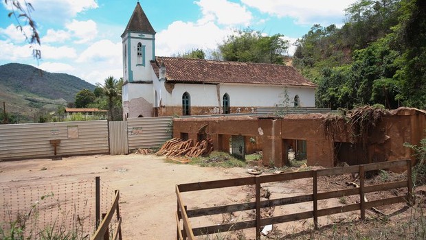 Igreja destruída em Mariana: dois anos do rompimento da barragem (Foto: José Cruz/Agência Brasil)