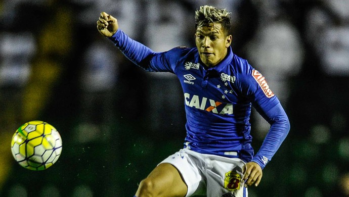 Lucas Romero é um dos melhores em campo, e retoma confiança do técnico Mano