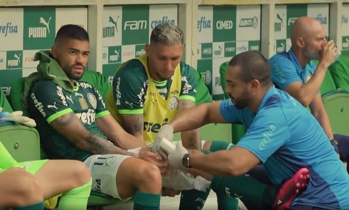 Bruno Tabata sente incômodo e é substituído após oito minutos em Palmeiras x Ituano