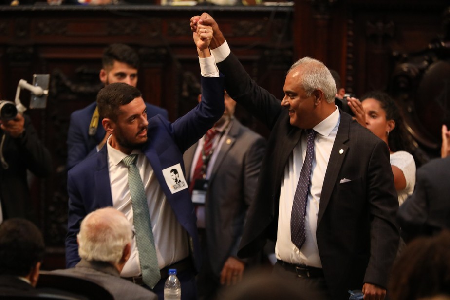 Juntos: Bacellar e Jair de mãos dados após o segundo retirar a candidatura à presidência da Alerj