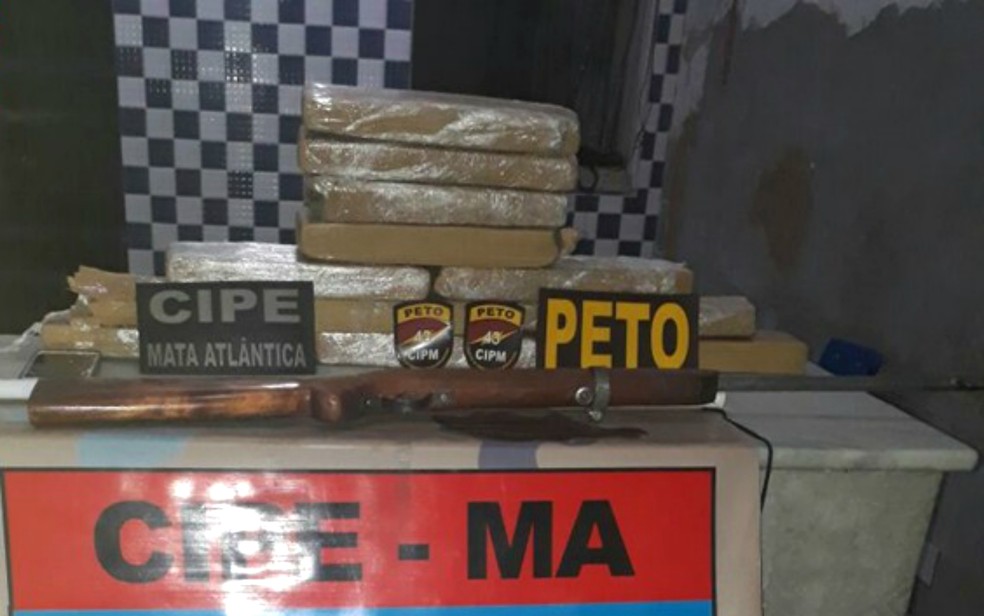 Material apreendido foi encaminhado para a delegacia de Itamaraju (Foto: Divulgação/Polícia Militar)