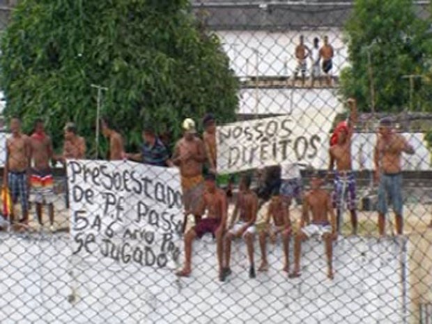 Presos reclamam sobre a demora no julgamento dos processos (Foto: Reprodução/ TV Globo)