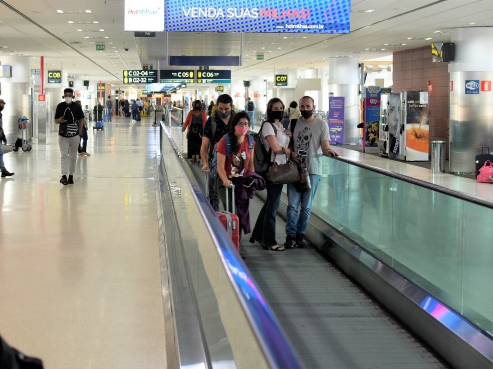 Passageiros no Aeroporto Internacional de Viracopos, em dezembro de 2021 — Foto: Fernando Gramari/VCP