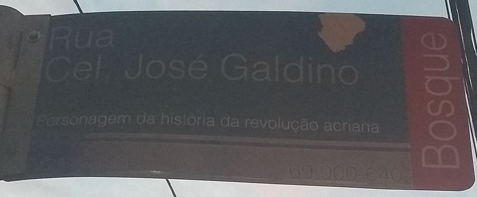 Placa da rua Cel. José Galdino também explica motivo do nome (Foto: Luan Cesar/G1)