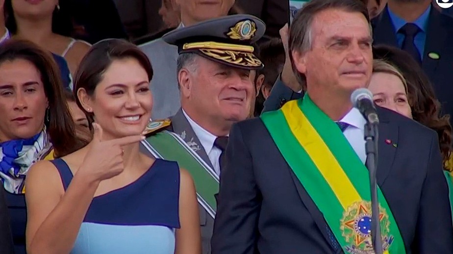 Michelle e Bolsonaro durante desfile do 7 de Setembro