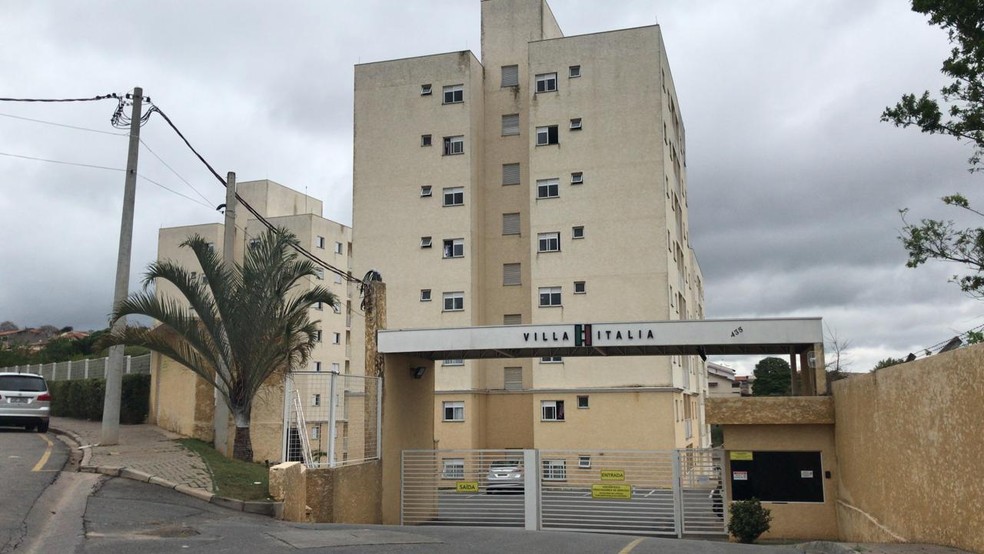 Parte dos apartamentos do condomínio foi esvaziada por risco de desabamento em Itatiba — Foto: João Fernandes/TV TEM