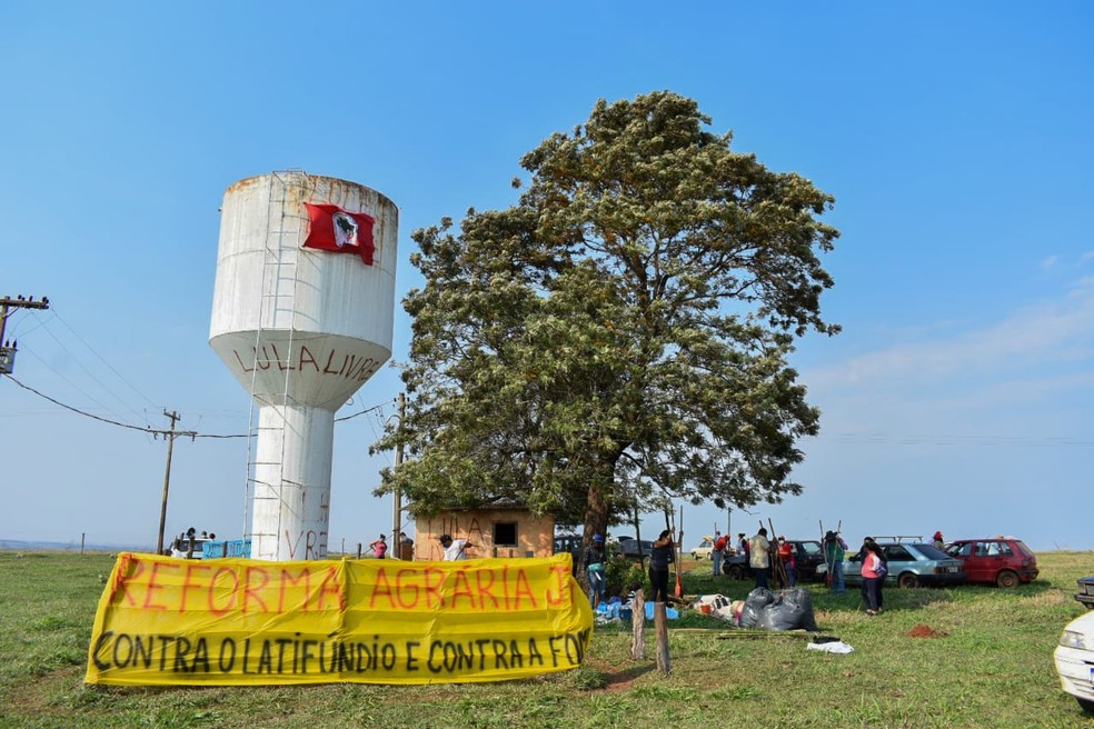 Integrantes do MST ocuparam fazenda em Mirante do Paranapanema (SP), no extremo oeste do Estado de São Paulo, neste sábado (23) — Foto: Coletivo de Comunicação do MST/Pontal do Paranapanema