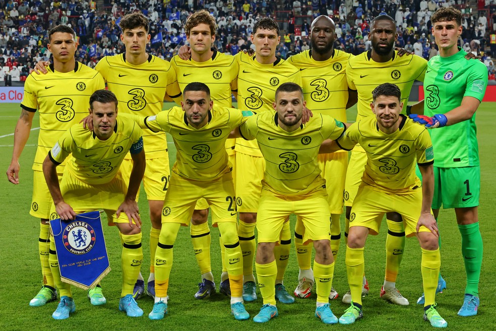 Formação do Chelsea que venceu o Al Hilal na semifinal do Mundial. Azpilicueta jogou em 2012 — Foto: AFP