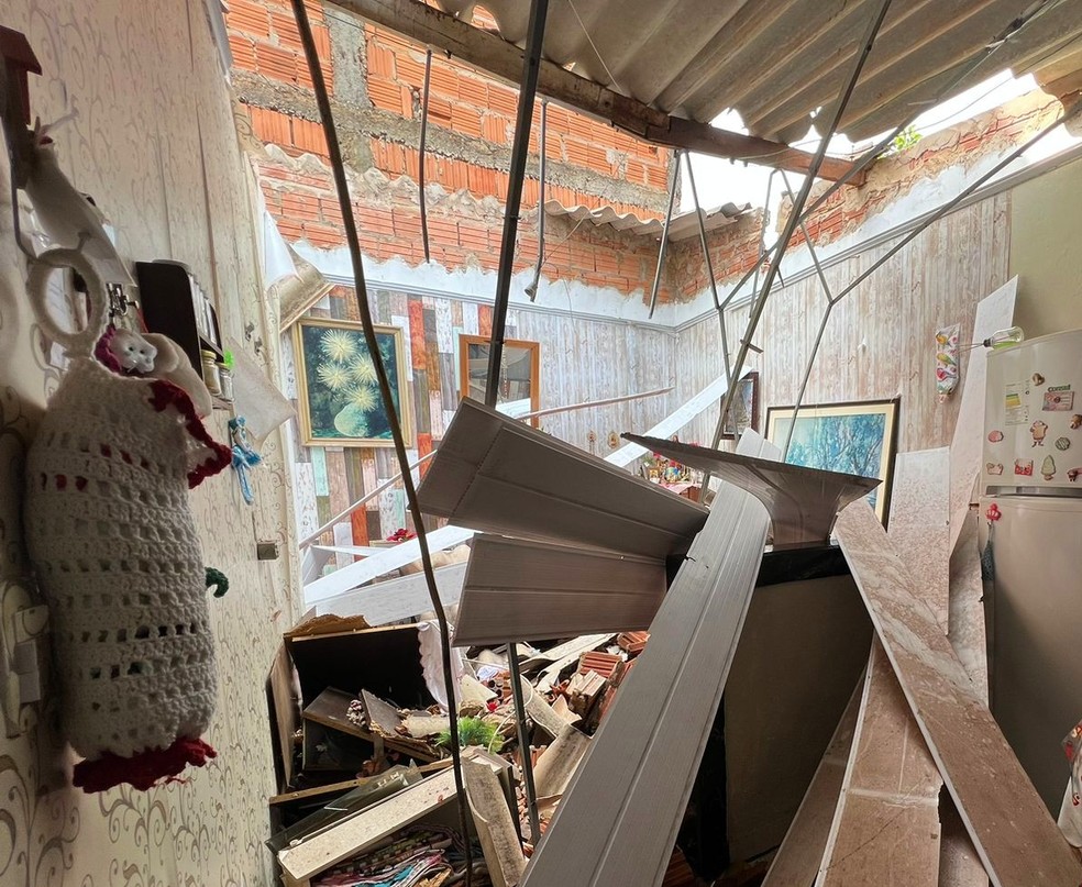 Sala ficou destruída. — Foto: AlyssonMaruyama/TVMorena
