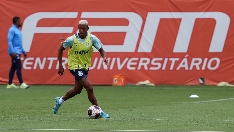 Danilo durante treino do Palmeiras na Academia de Futebol — Foto: Cesar Greco