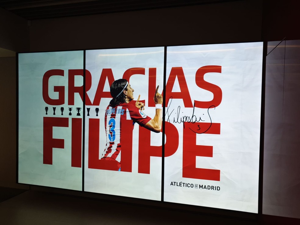 Atlético de Madrid fez imagem de agradecimento a Filipe Luís — Foto: Fernando Kallas