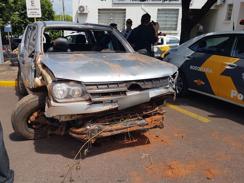 Tabletes de maconha estavam em uma caminhonete VW Amarok (Foto: Vanderlei Benedito Penitente Júnior/Cedida)