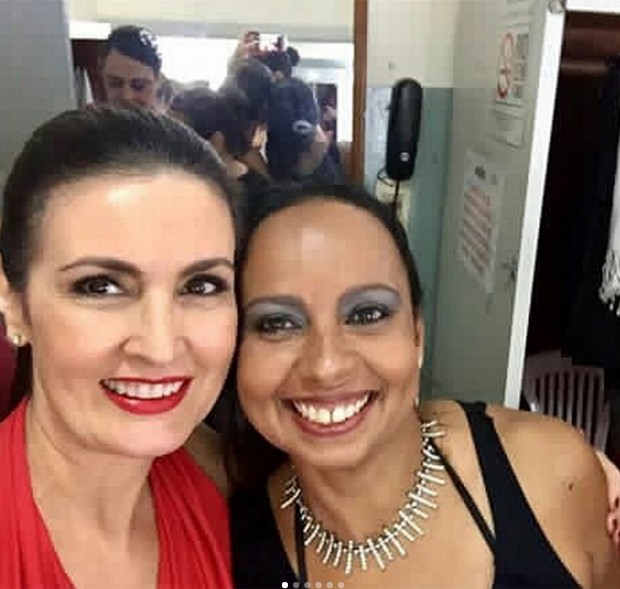 Fátima Bernardes é tietada em bastidores de apresentação de jazz (Foto: Reprodução/Instagram)