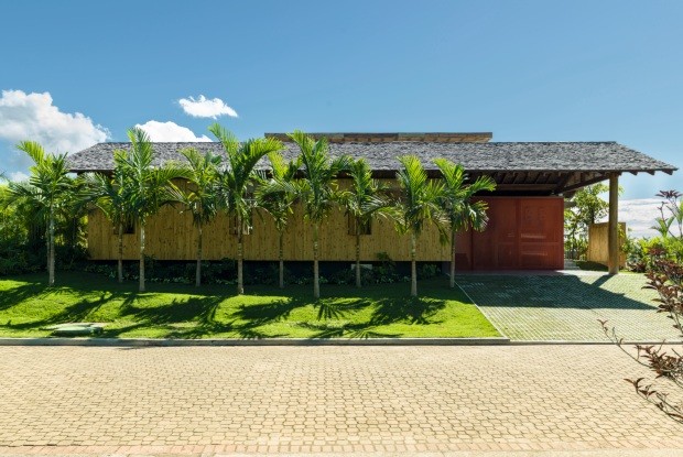 Casa de férias em Trancoso. Projeto da arquiteta Claudia Haguiara       (Foto: Christian Maldonado / Editora Globo)