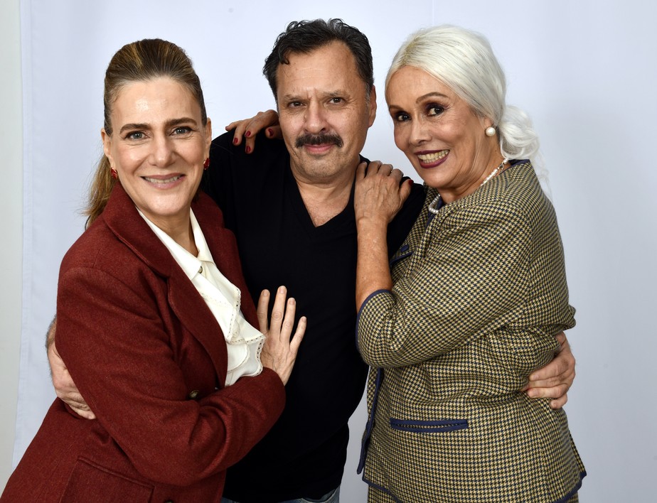 Dedina Bernardelli, o diretor Victor Garcia Peralta e Analu Prestes