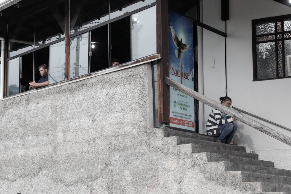 Velório de vítimas de ataque em Blumenau são veladas — Foto: Tiago Ghizoni/Divulgação