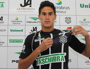 Elsinho é apresentado no Figueirense (Foto: Luiz Henrique, divulgação / FFC)