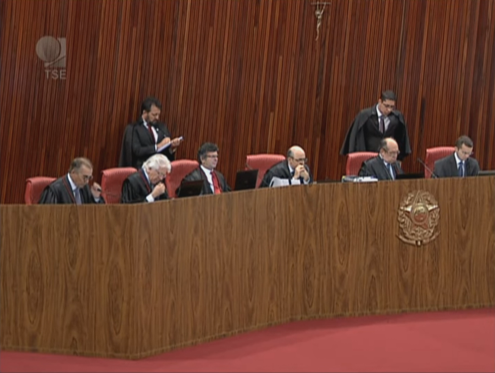 Ministros do TSE durante julgamento do caso Agnelo (Foto: Reprodução)