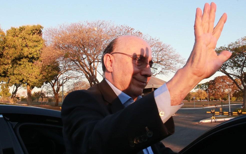 O ministro da Fazenda, Henrique Meirelles, no último sábado (9), ao sair de almoço com o presidente Michel Temer no Palácio do Jaburu (Foto: André Dusek/Estadão Conteúdo)