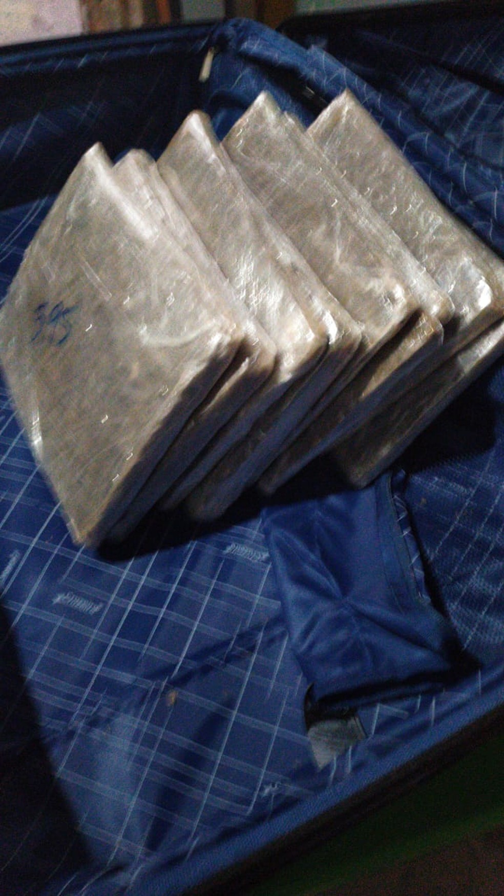 Bope apreende 5 kg de maconha dentro de mala em Porto Real do Colégio, Alagoas — Foto: Bope