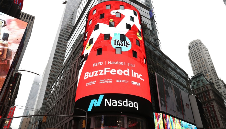 Frenesi com IA faz ações da BuzzFeed dispararem em janeiro