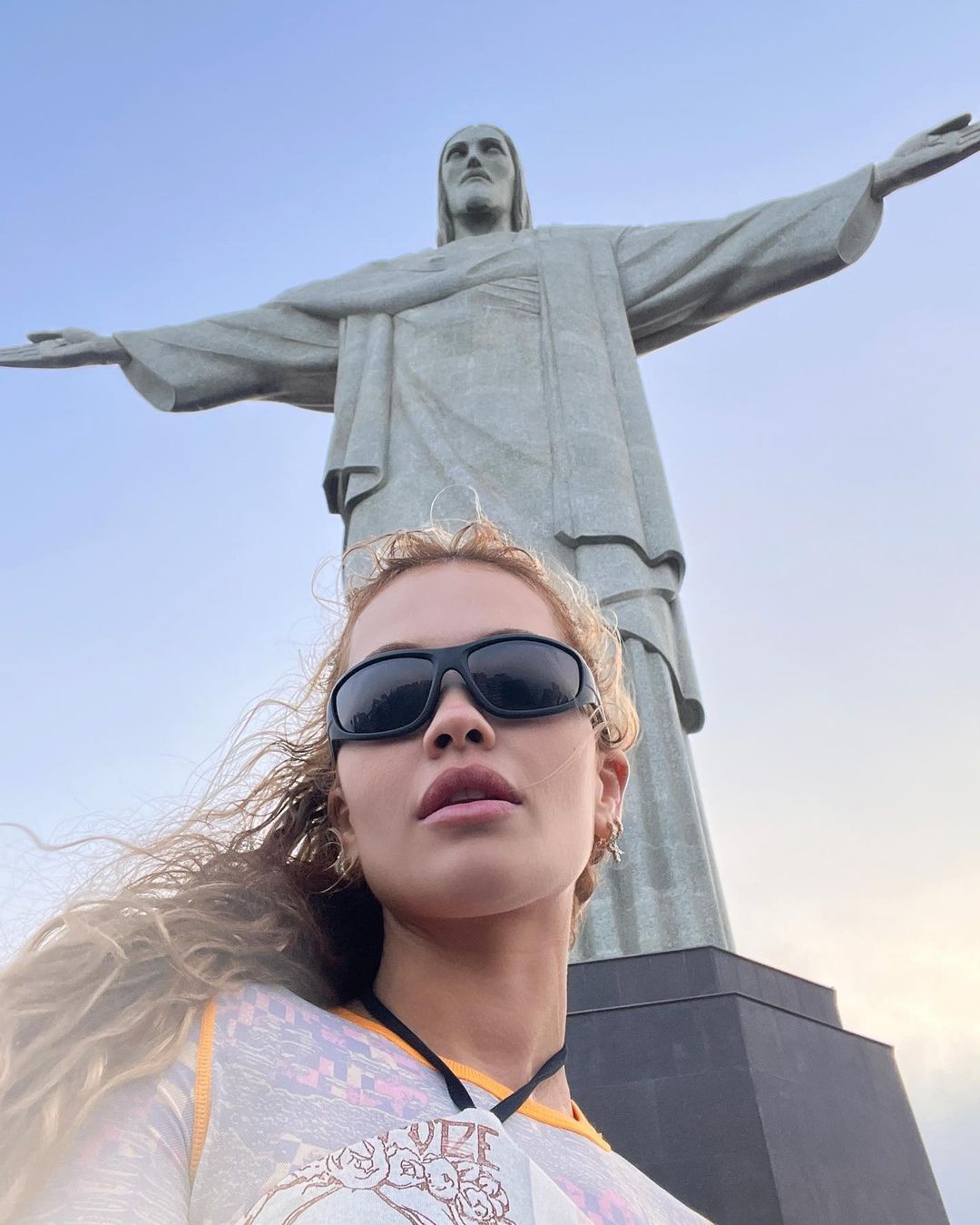 Rita Ora elogia Brasil após passeio pelo Rio de Janeiro: 'Que belíssimo país'