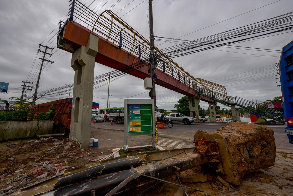 Passarela Avenida Torquato Tapajós Manaus — Foto: Divulgação/Semcom