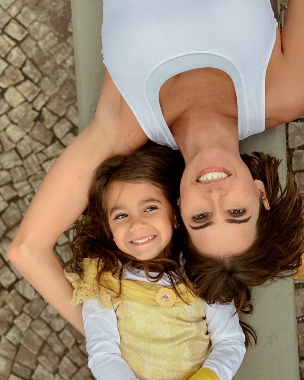 Deborah Secco e a filha, Maria Flor  — Foto: Reprodução Instagram 