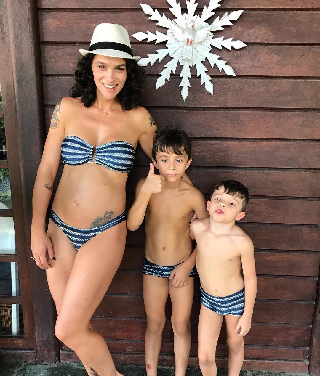 Letícia Cazarré e os dois filhos, Inácio e Vicente (Foto: Reprodução / Instagram)