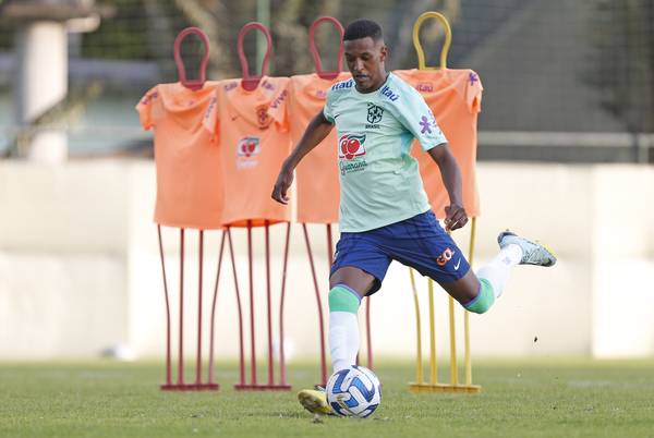 Corinthians desiste de Robert Renan