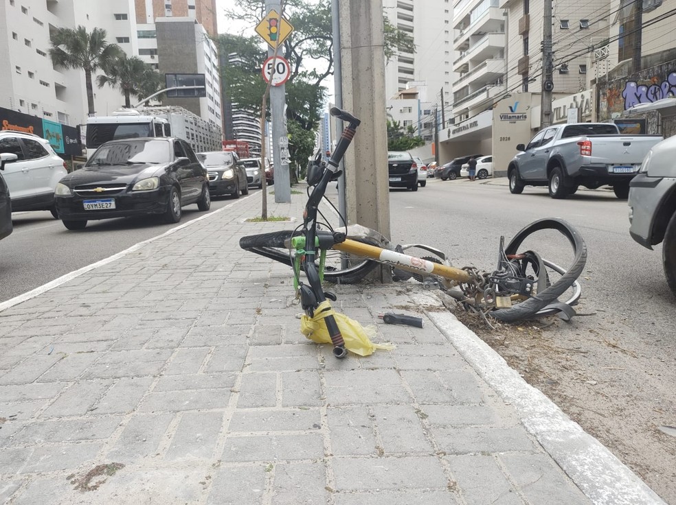 Ciclista morre atropelado em acidente na Avenida da Abolição, em Fortaleza. — Foto: Darley Melo/SVM