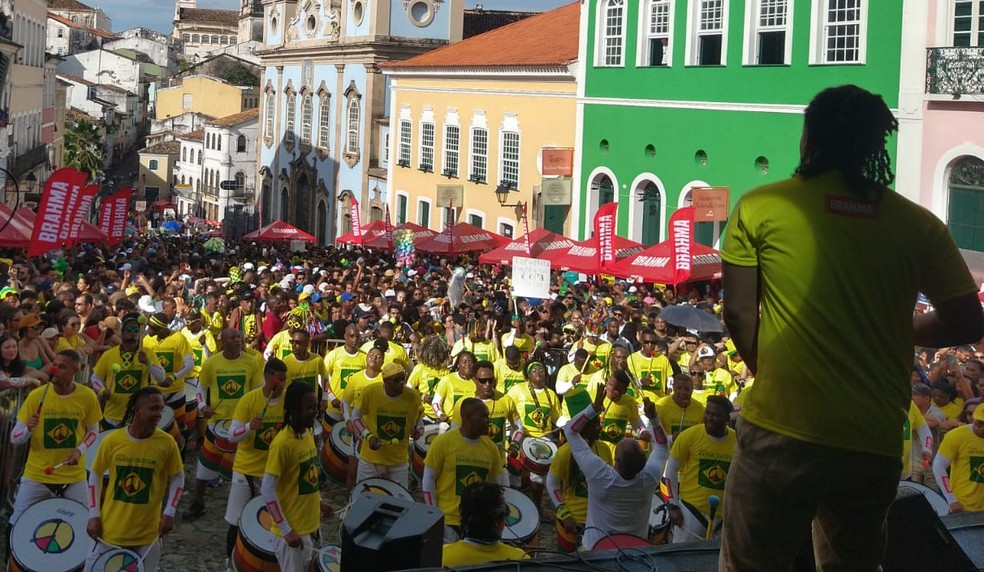 Ao som do Olodum, baianos lotaram Pelourinho ensta quinta (24) para assistir estreia da seleção brasileira na Copa do Catar — Foto: Malu Vieira/g1