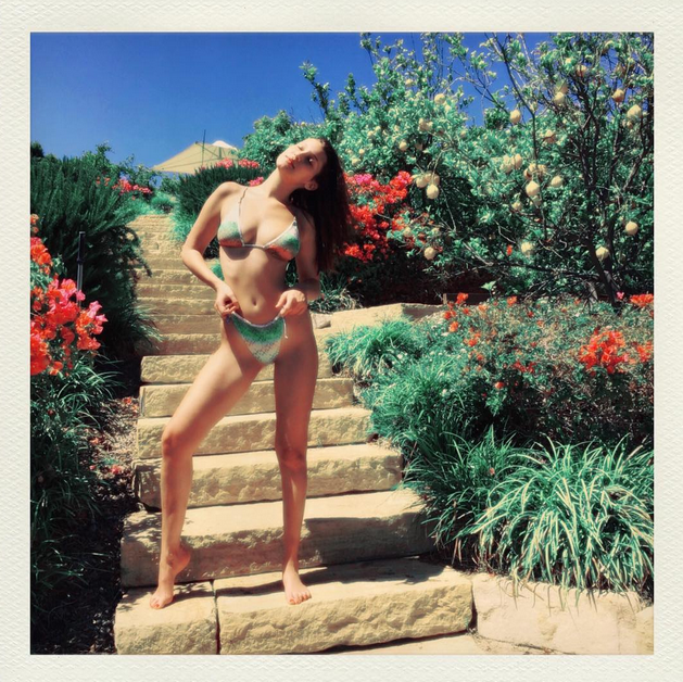 Bella Hadid é fã de bikini selfies em seu Instagram (Foto: Instagram/Reprodução)