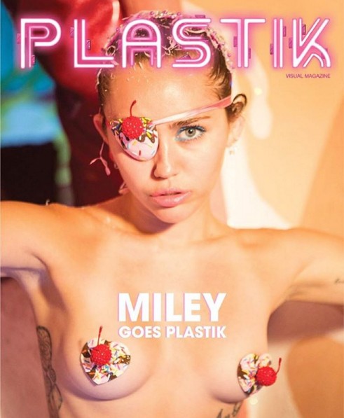 Miley Cyrus na capa da revista Plastik (Foto: Reprodução)
