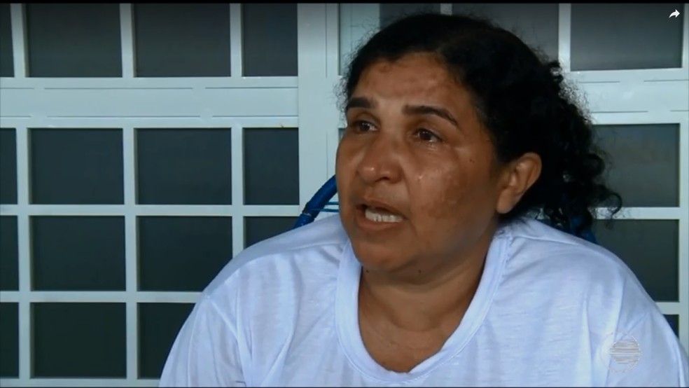 Dulcineia Lima, mãe de Irla, se emociona ao falar da filha (Foto: Reprodução TV Clube)