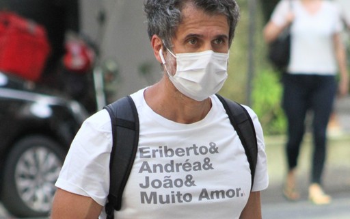 Eriberto Leão passeia no Rio com camiseta com nomes da família